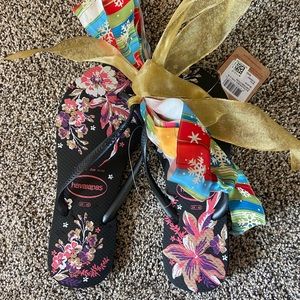 New with tags flip flops black floral size 9 / 10
